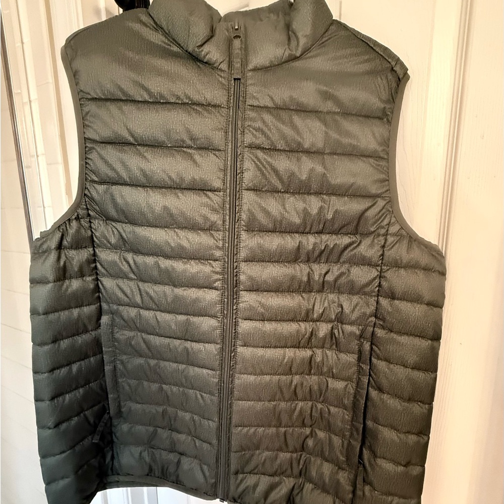 Amazon Essentials Charcoal Puffer Vest